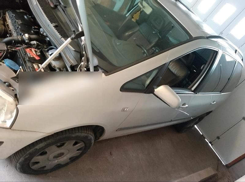 Gebraucht VW Sharan 140 PS (102 kW) 2003 Silber Van / Kleinbus