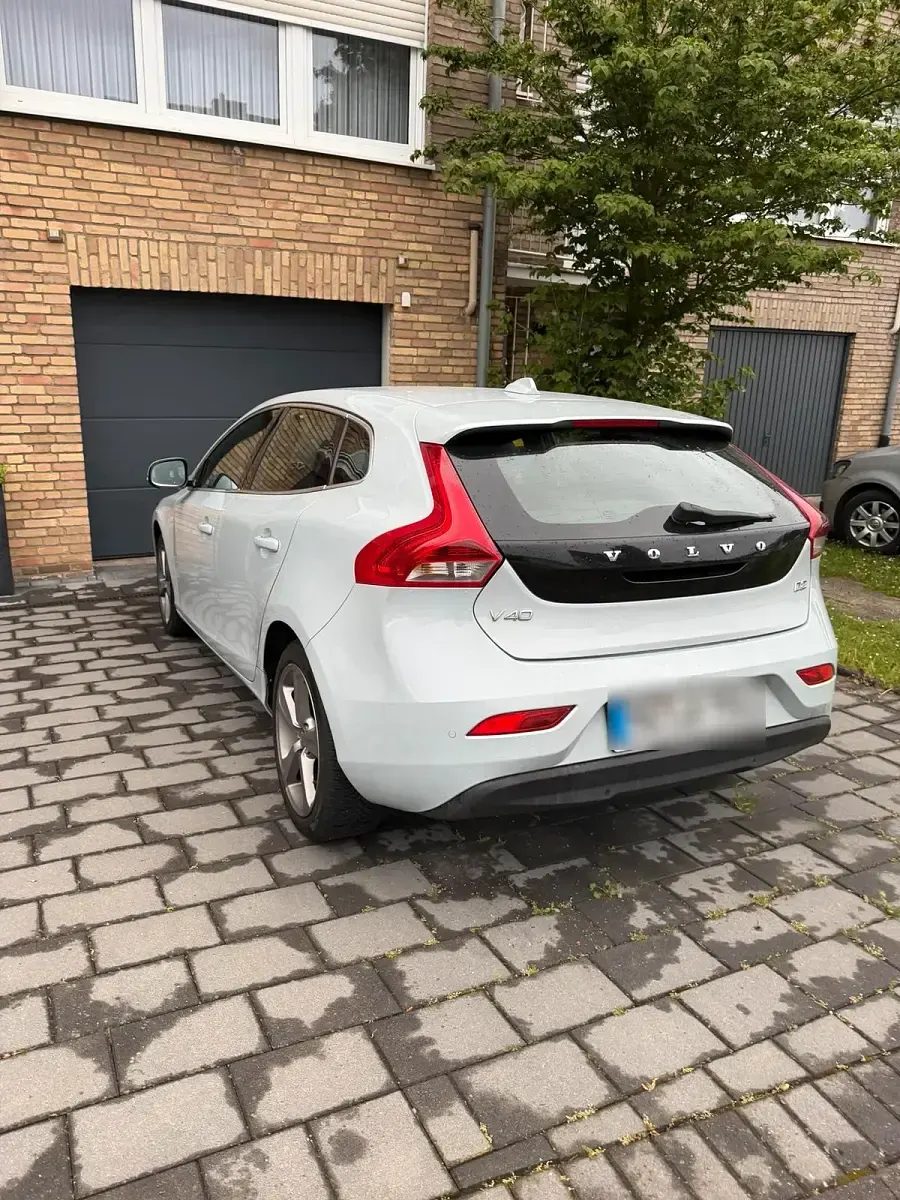 Gebraucht Volvo V40 Summum 114 PS (83 kW) 2012 Blau Kleinwagen