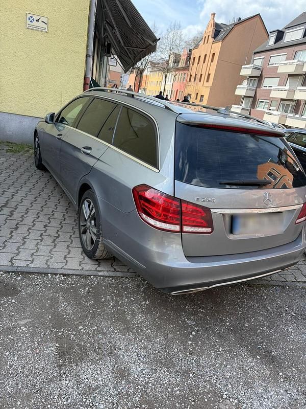 Gebraucht Mercedes E220 170 PS (125 kW) 2014 Grau Kombi