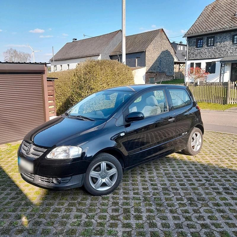 Gebraucht VW Fox 55 PS (40 kW) 2009 Schwarz Kleinwagen