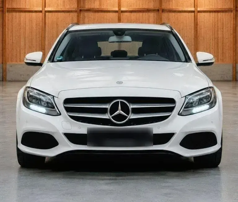 Gebraucht Mercedes C180 116 PS (85 kW) 2017 Weiß Limousine
