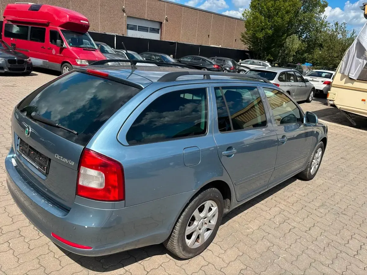 Gebraucht Skoda Octavia 110 PS (80 kW) 2012 Blau Kombi
