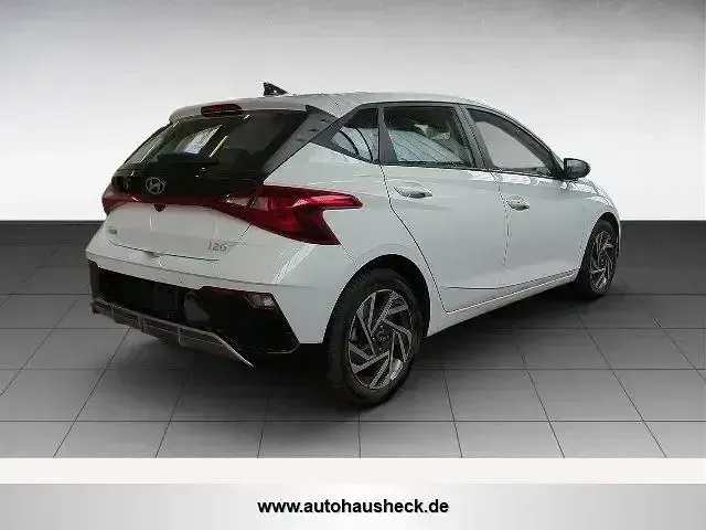 Gebraucht Hyundai i20 Trend 101 PS (74 kW) 2025 Weiß Kleinwagen