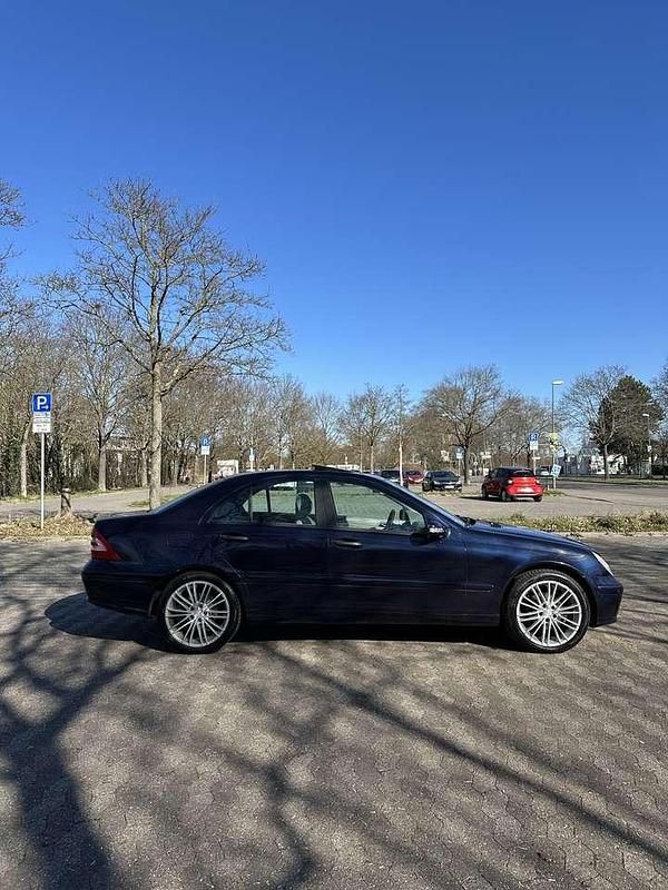 Gebraucht Mercedes C220 150 PS (110 kW) 2007 Blau Limousine