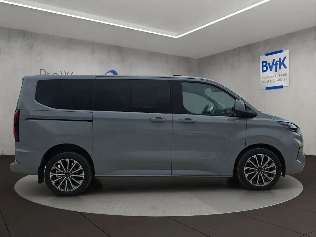 Neu Ford Tourneo Titanium X 170 PS (125 kW) 2026 Grau Van / Kleinbus