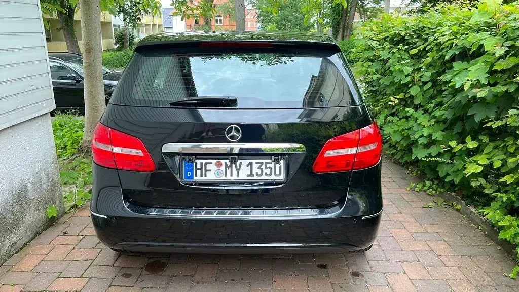 Gebraucht Mercedes B180 109 PS (80 kW) 2013 Schwarz Kleinwagen