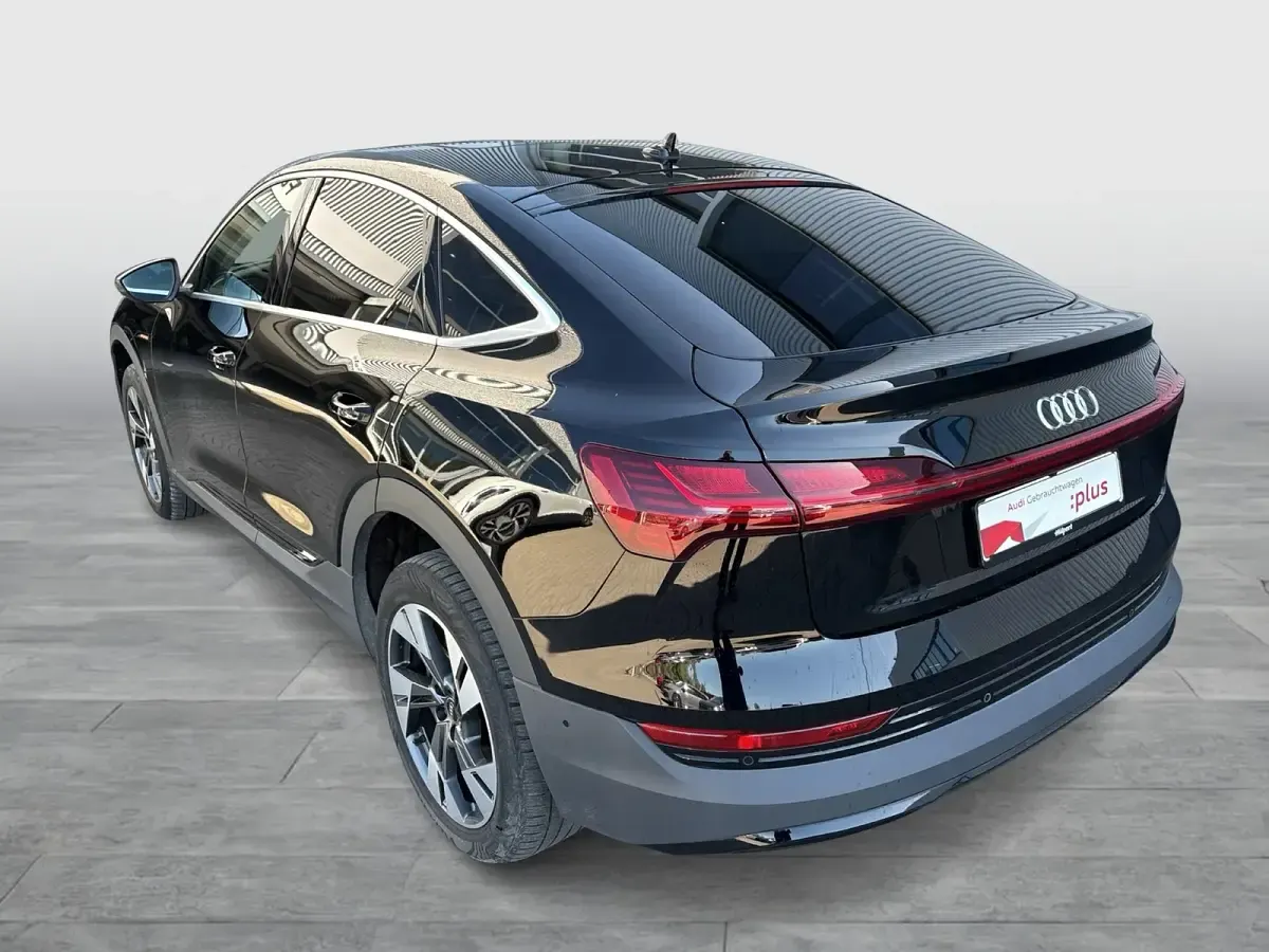 Second-hand Audi e-tron Sportback 230 kW (313 CP) 2022 Negru SUV
