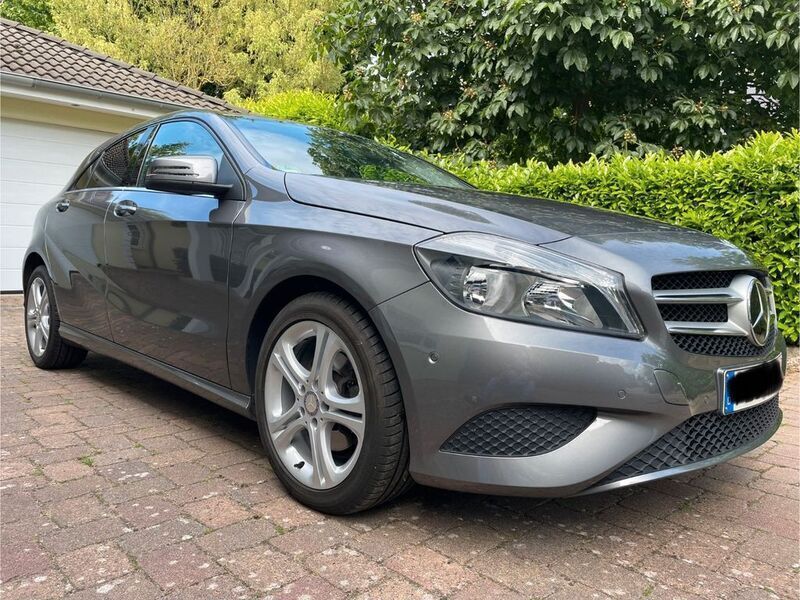 Grau Gebraucht 2012 Mercedes A180 Urban Limousine | 13.700 € (Fairer Preis) - Bild 1/4