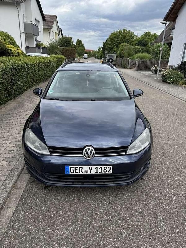 Blau Gebraucht 2013 VW Golf VII Comfortline Limousine | 7.500 € (Guter Preis) - Bild 1/4