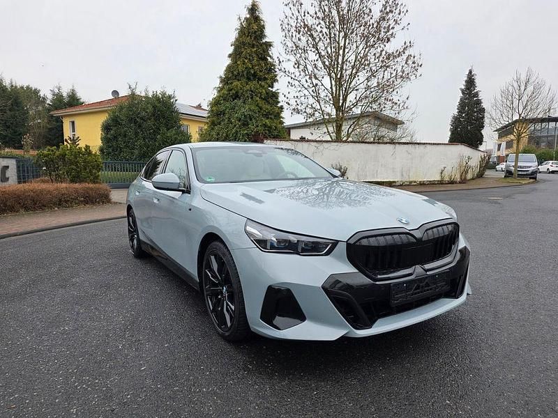 Gebraucht BMW 520 M Sport 208 PS (152 kW) 2024 Grau Limousine