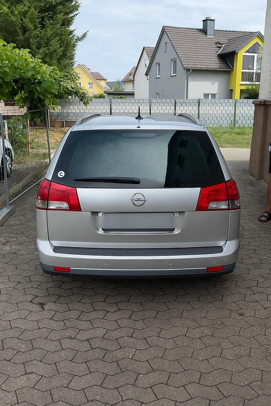 Grau Gebraucht 2005 Opel Vectra Edition Kombi | 1.600 € (Guter Preis) - Bild 1/4