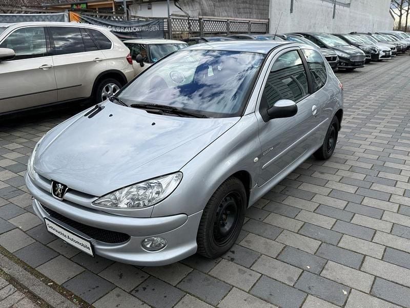 Gebraucht Peugeot 206 Quiksilver 88 PS (64 kW) 2005 Silber Kleinwagen