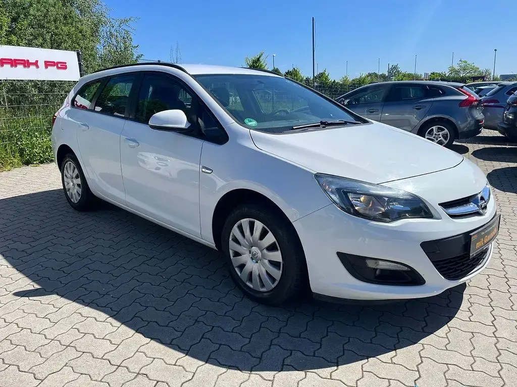 Gebraucht Opel Astra Selection 110 PS (80 kW) 2015 Weiß Kombi