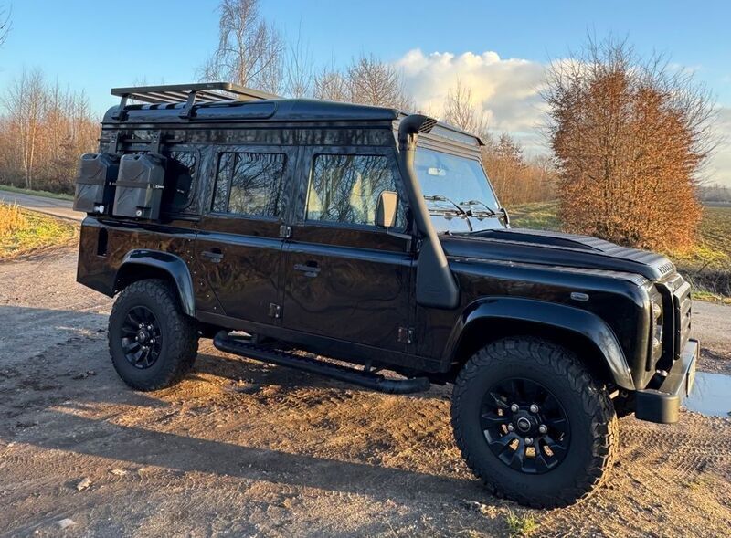 Schwarz Gebraucht 2015 Land Rover Defender SE SUV | 89.999 € - Bild 1/4