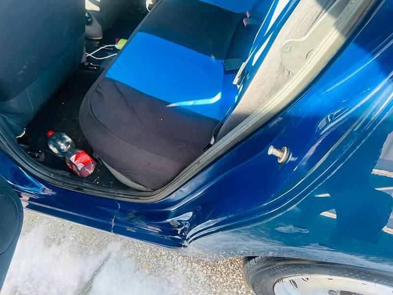 Blau Gebraucht 2009 Dacia Sandero Kleinwagen | 480 € - Bild 1/4