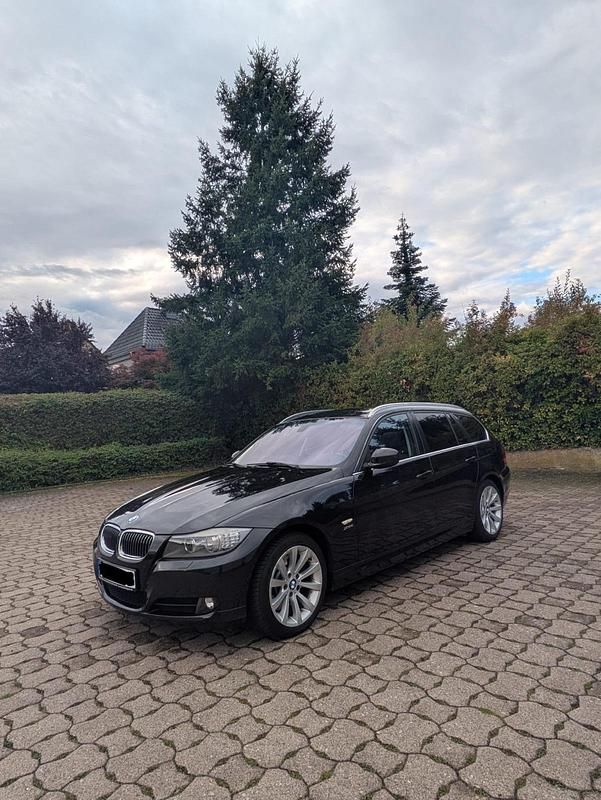 Gebraucht BMW 325 218 PS (160 kW) 2011 Schwarz Kombi