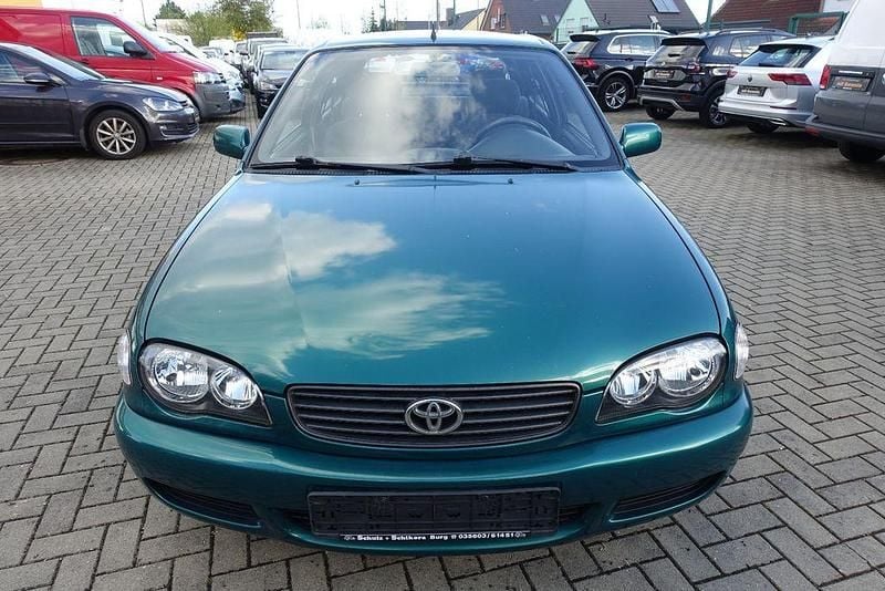 Używany Toyota Corolla 97 KM (71 kW) 2000 Szary Sedan/Limuzyna