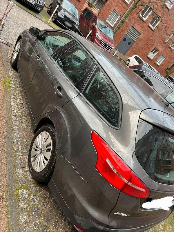 Gebraucht Ford Focus Titanium 105 PS (77 kW) 2016 Grau Kombi
