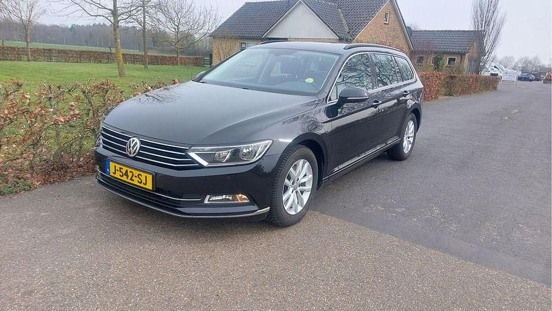 Gebraucht VW Passat Comfortline 120 PS (88 kW) 2016 Schwarz Kombi
