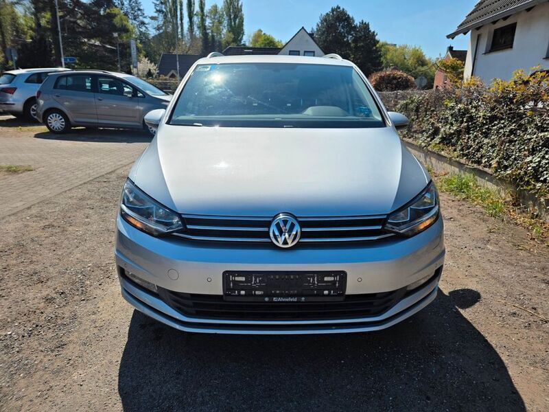 Silber Gebraucht 2016 VW Touran Comfortline Van / Kleinbus | 12.500 € (Fairer Preis) - Bild 1/4