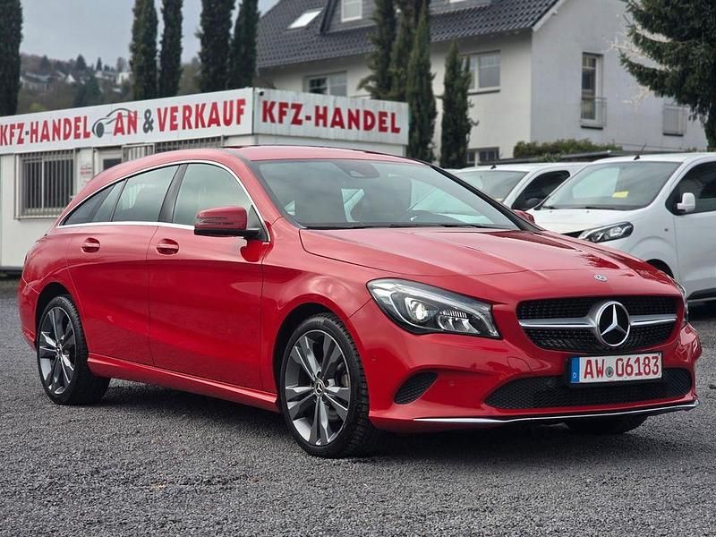 Gebraucht Mercedes CLA180 122 PS (89 kW) 2018 Rot Limousine