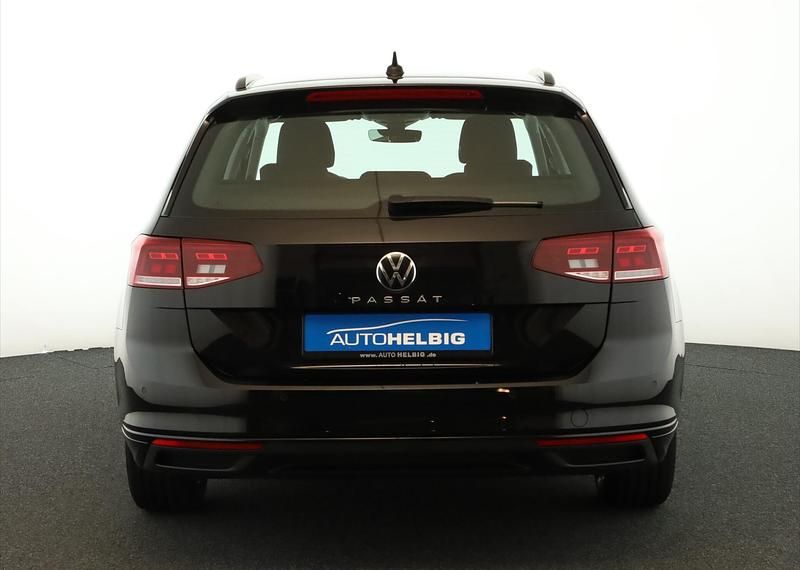 Gebraucht VW Passat 122 PS (89 kW) 2023 Deep black perleffekt Kombi