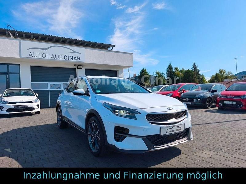 Weiß Gebraucht 2021 Kia XCeed Spirit SUV | 21.990 € (Fairer Preis) - Bild 1/4