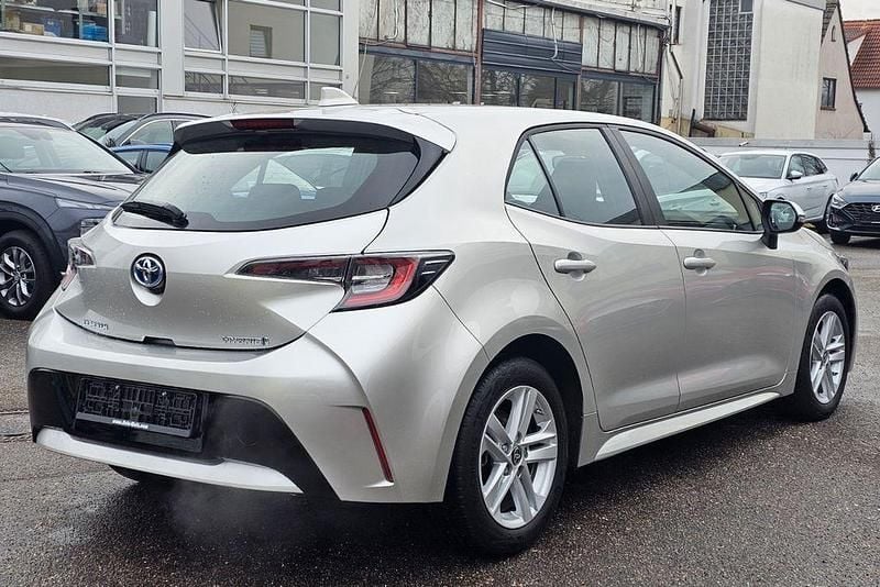 Gebraucht Toyota Corolla Hybrid 98 PS (72 kW) 2023 Silber Limousine