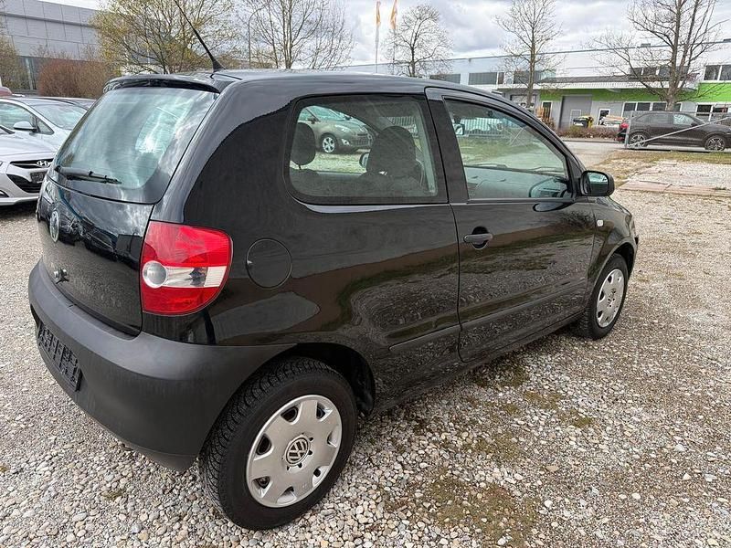 Gebraucht VW Fox Basis 54 PS (39 kW) 2009 Schwarz Kleinwagen