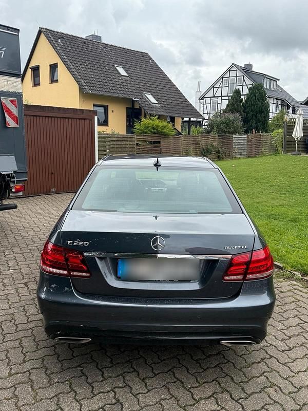 Andere farben Gebraucht 2015 Mercedes E220 Limousine | 14.000 € (Superpreis) - Bild 1/4