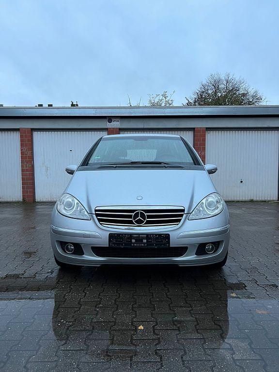 Silber Gebraucht 2005 Mercedes A150 Avantgarde Van / Kleinbus | 2.150 € - Bild 1/4
