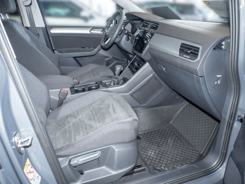 Gebraucht VW Touran 150 PS (110 kW) 2024 Grau Van / Kleinbus