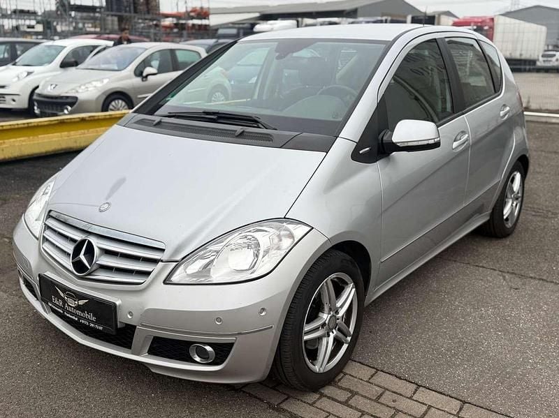 Gebraucht Mercedes A180 116 PS (85 kW) 2011 Polarsilber  metalliclack Kleinwagen
