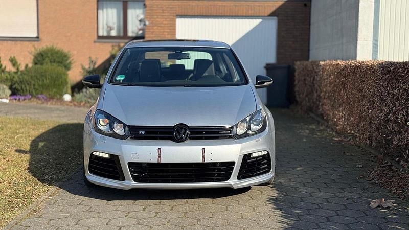 Silber Gebraucht 2011 VW Golf VI R Kleinwagen | 11.950 € (Teuer) - Bild 1/4