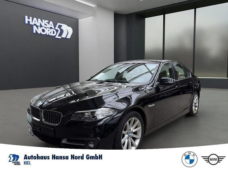 Schwarz / saphirschwarz (metallic) Gebraucht 2015 BMW 520 Limousine | 14.444 € (Fairer Preis) - Bild 1/4