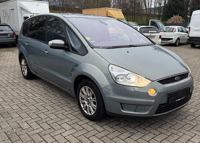 Gebraucht Ford S-MAX Titanium 140 PS (102 kW) 2010 Grau Van / Kleinbus