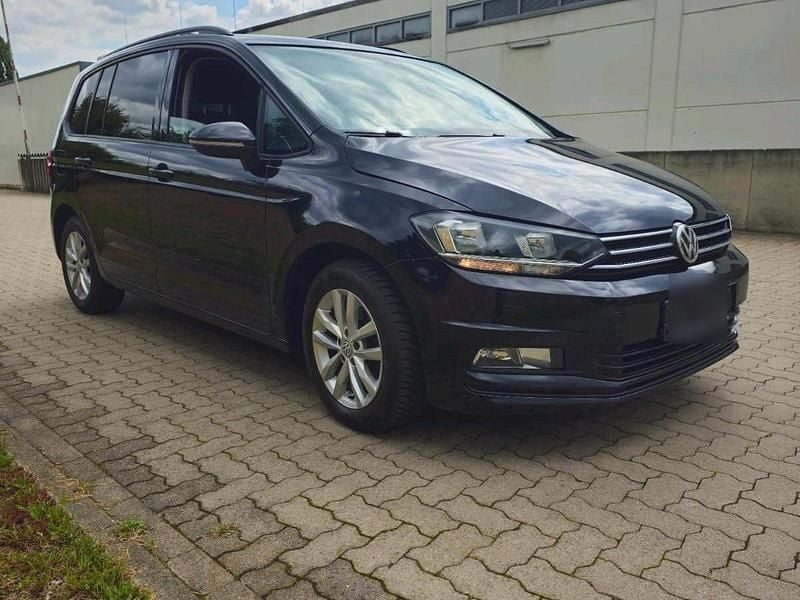 Schwarz Gebraucht 2016 VW Touran Van / Kleinbus | 7.999 € (Fairer Preis) - Bild 1/4