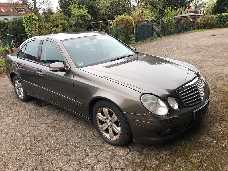 Gebraucht Mercedes E200 136 PS (100 kW) 2008 Grau Limousine
