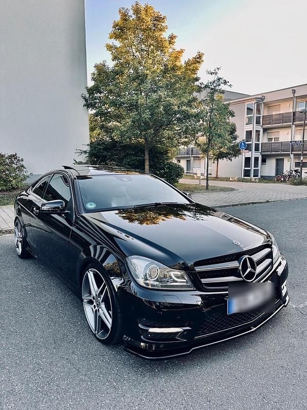 Schwarz Gebraucht 2014 Mercedes C250 AMG Coupé | 18.550 € (Guter Preis) - Bild 1/4