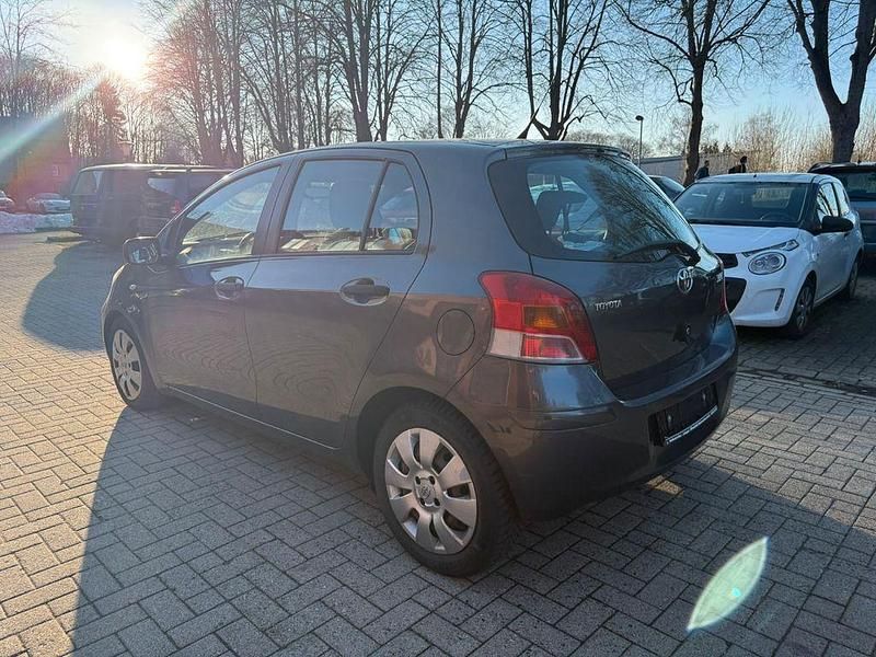 Gebraucht Toyota Yaris Cool 101 PS (74 kW) 2010 Grau Kleinwagen
