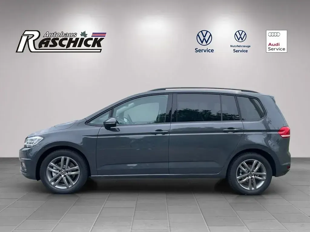 Neu VW Touran Comfortline 150 PS (110 kW) 2026 Delfingrau Van / Kleinbus
