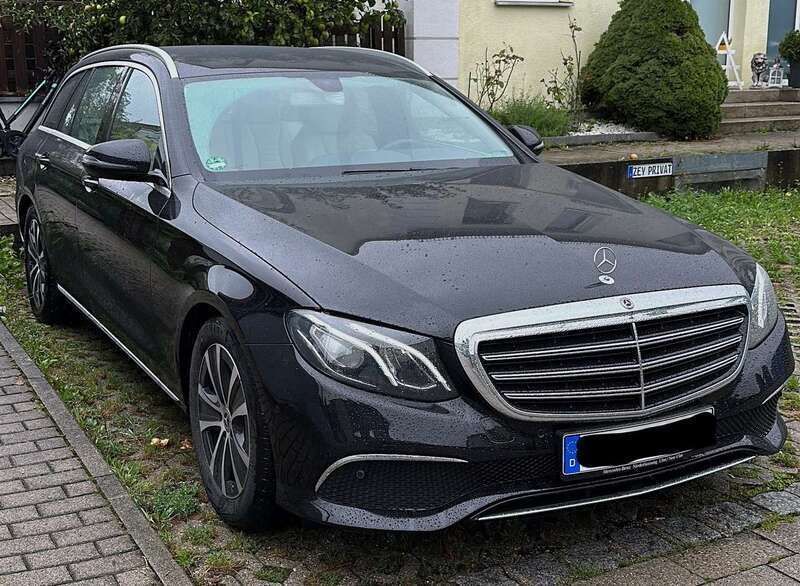 Schwarz Gebraucht 2020 Mercedes E200 Kombi | 29.500 € (Etwas zu teuer) - Bild 1/1