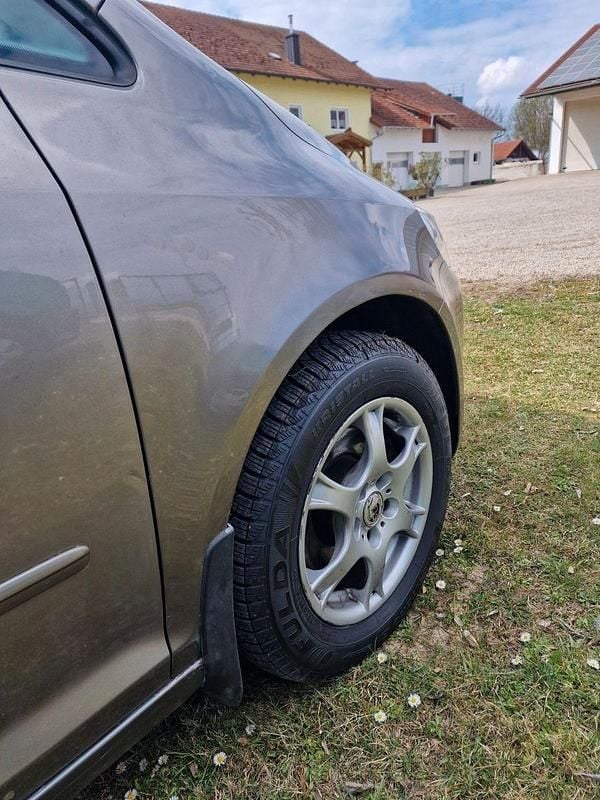 Gebraucht VW Golf Plus Cross Trendline 105 PS (77 kW) 2011 Braun Van / Kleinbus