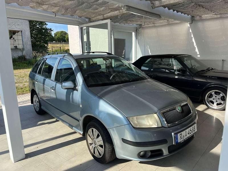 Grau Gebraucht 2006 Skoda Fabia Kombi | 700 € (Superpreis) - Bild 1/4