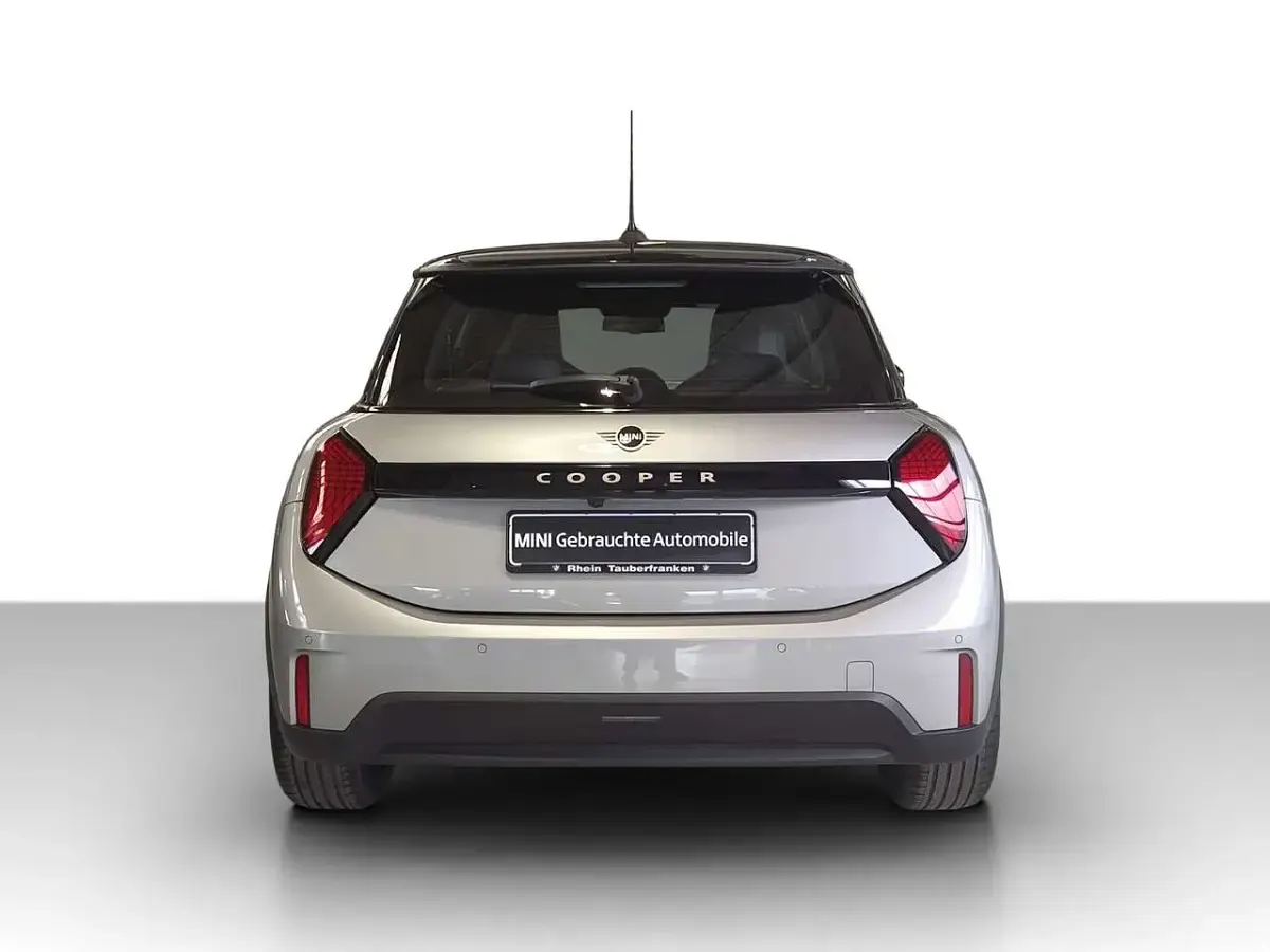 Używany Mini Cooper 114 kW (156 KM) 2025 Srebrny Hatchback