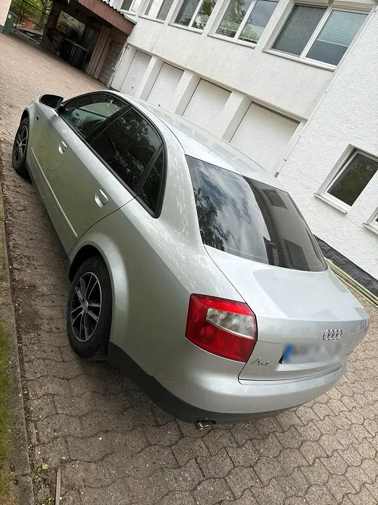 Second-hand Audi A4 131 CP (96 kW) 2001 Argintiu Berlinǎ