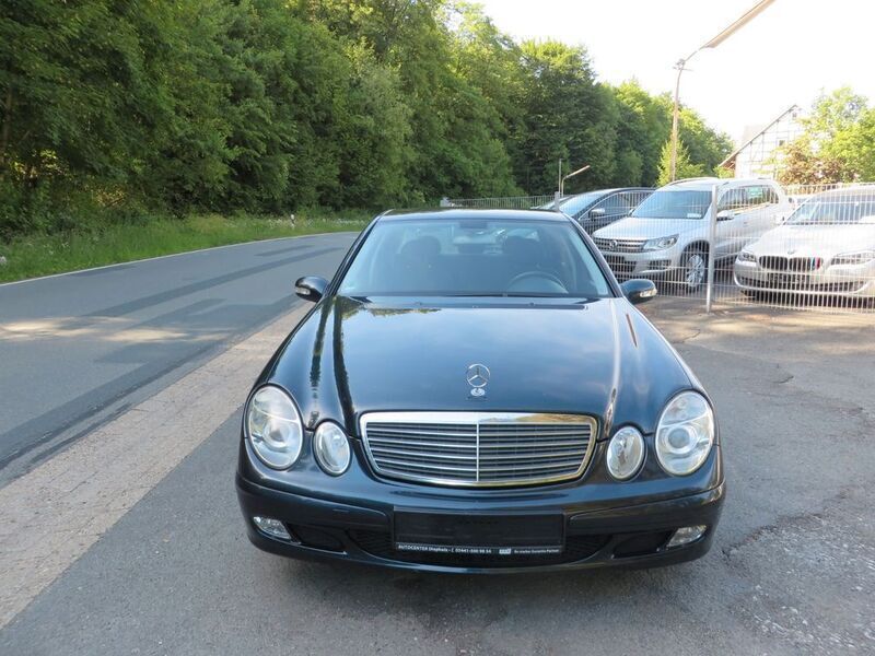 Second-hand Mercedes E240 177 CP (130 kW) 2002 Albastru Berlinǎ