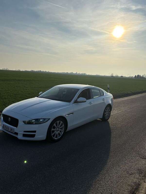 Gebraucht 2015 Jaguar XE Prestige Limousine | 25.700 € - Bild 1/4