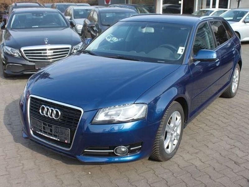 Gebraucht Audi A3 Attraction 105 PS (77 kW) 2010 Blau Kleinwagen