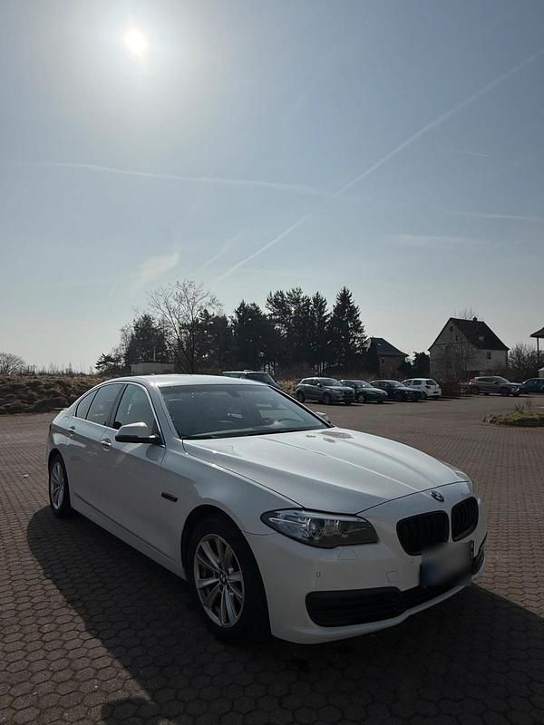 Gebraucht BMW 530 258 PS (189 kW) 2014 Weiß Limousine
